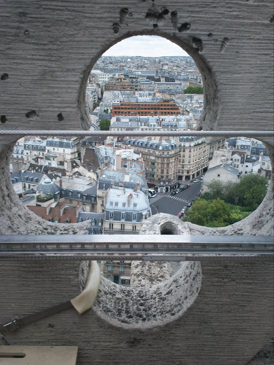 This little window from one of the towers of Notre Dame Cathedral opens a restricted frame to view the city of Paris, which in some way represent the restricted view of a tourist. When I was teaching my students about Victor Hugo, I always showed them this same picture and we discussed how the author texts offered a less restricted frame for imagination, evoking awe and wonder.